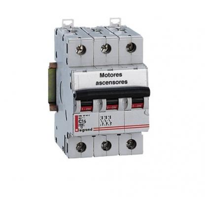 Interruptor automatico triple